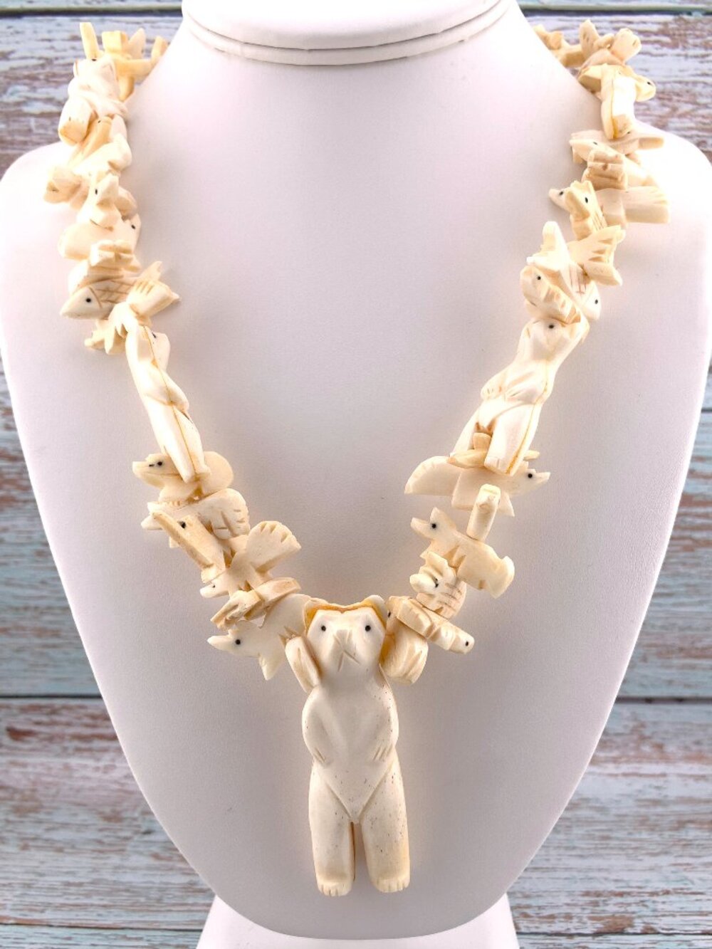 Hand Carved Bear Fetish Necklace Zuni Native American Style J1417